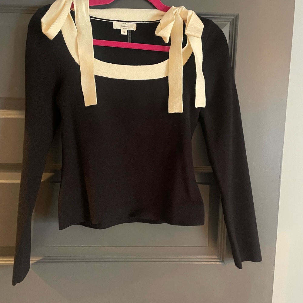 Entro Black and Cream Knit Top